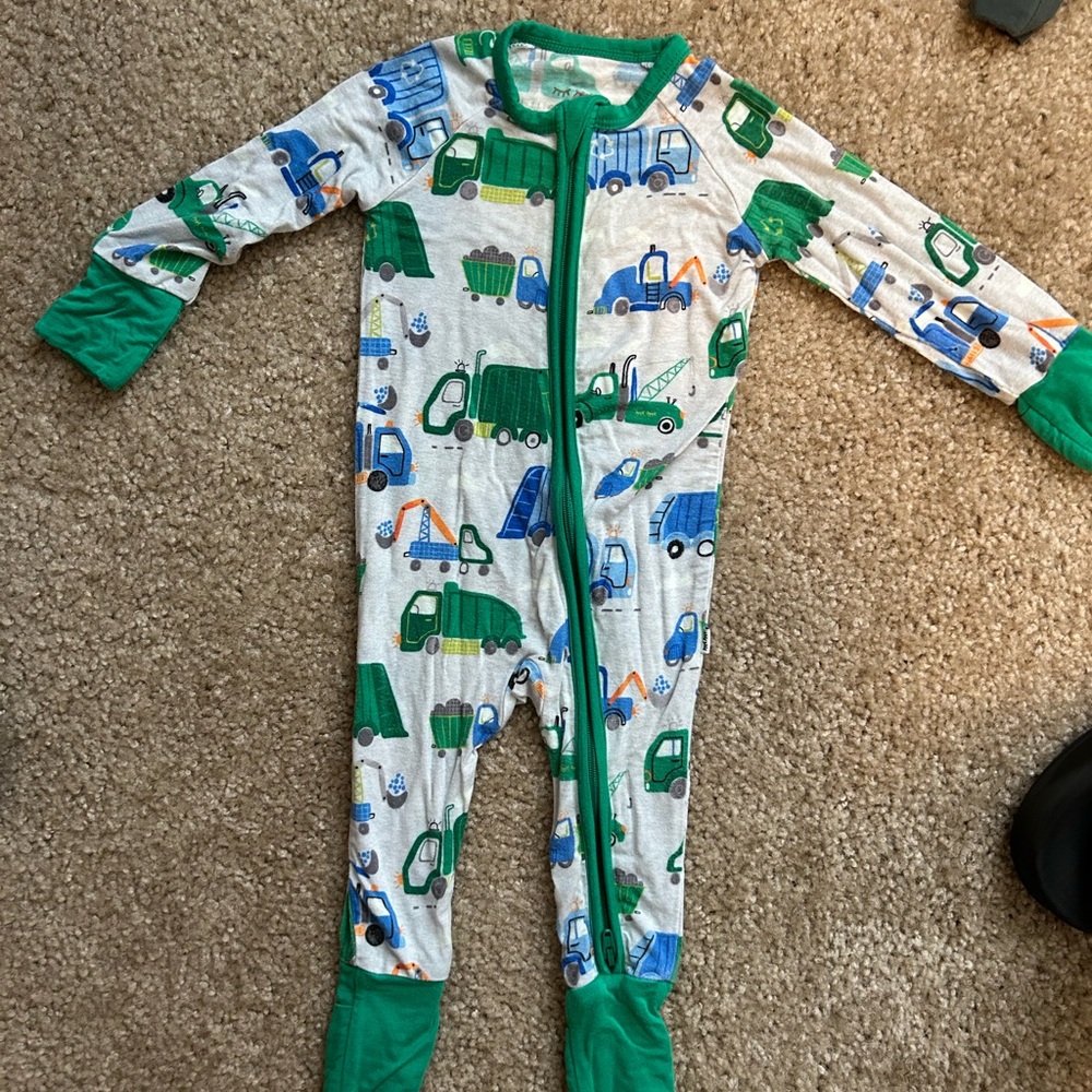 Little Sleepies trash truck zippy